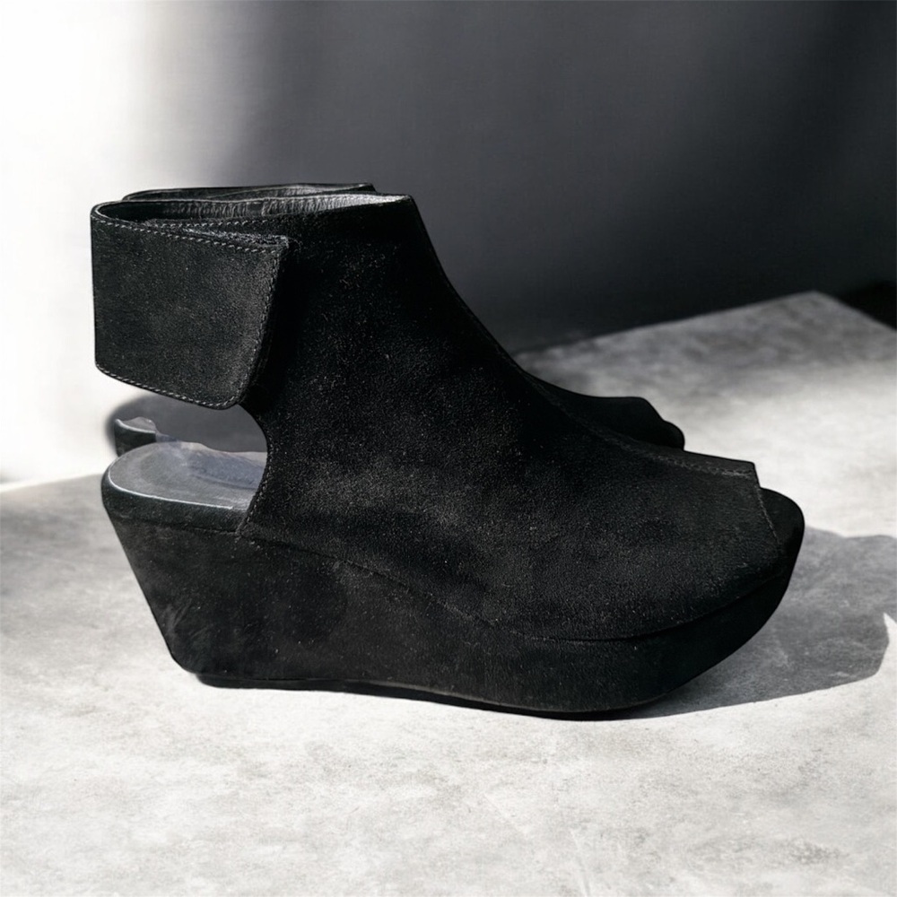 Chocolat Blu Elegant Black Wedge Sandals size 8.5 real leather